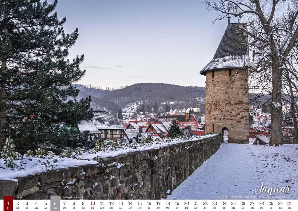 Kalender 2027, Januar: verschneiter Halbschalenturm über dem Zwölfmorgental